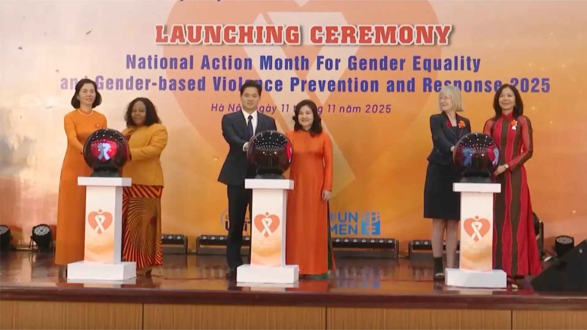 Phụ nữ tiên phong đóng góp cho phát triển xã hội | Phóng sự | 30/11/2025